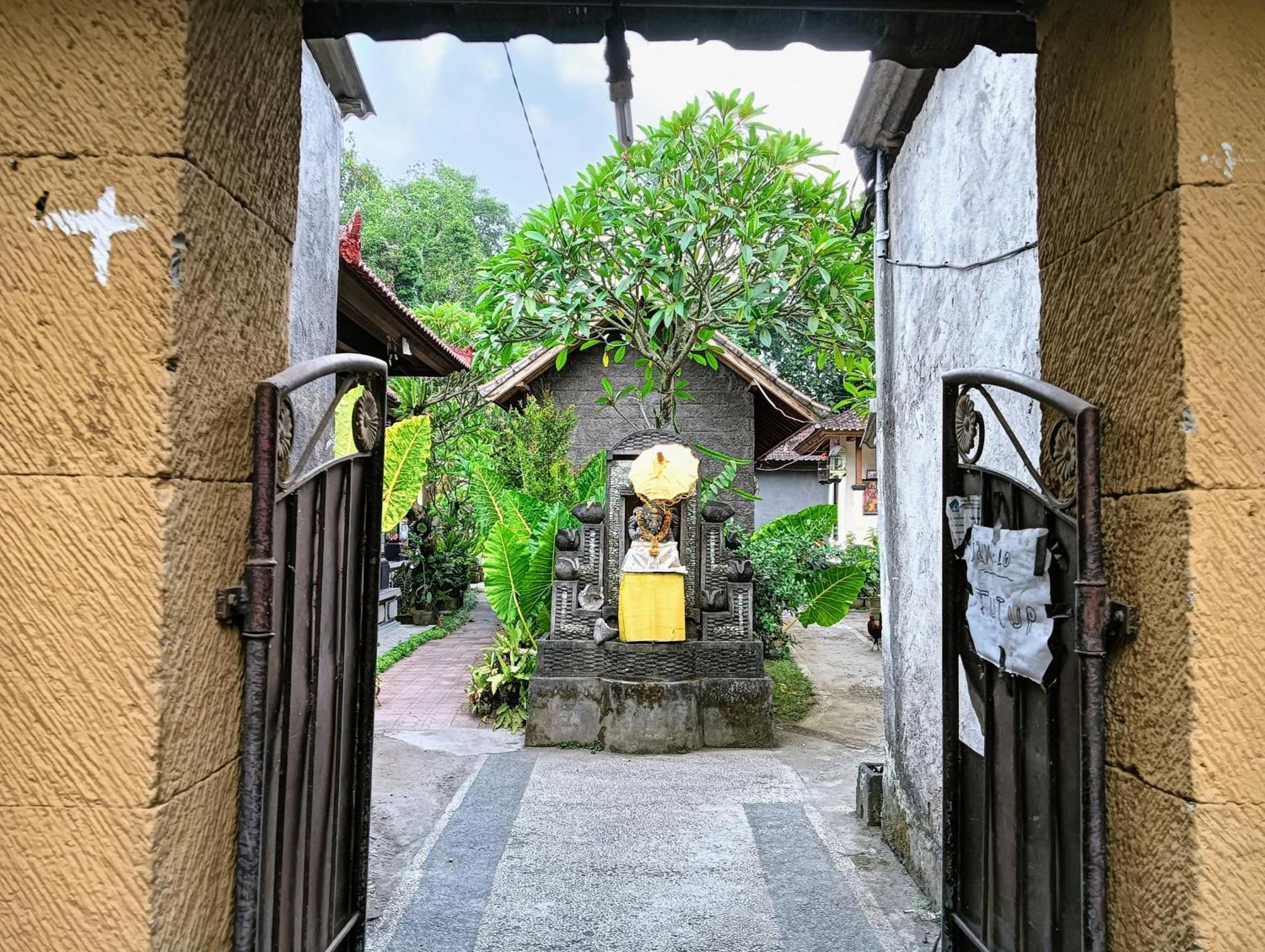 Отель Ngesil Private Joglo & Pool Убуд Экстерьер фото